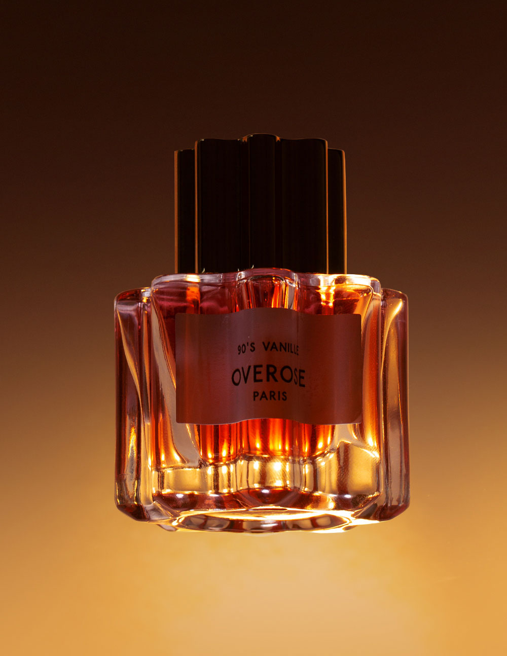 Perfume bottle with a label '90s vanille' on a gradient background